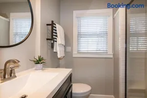 Image of Stylish & Comfy 5 Location Private Backyard Updated Close to Downtown Walkable