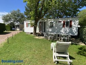 Image of Mobil-home 3 chambres proche plage à Fouras, idéal 6 pers., équipement complet, calme assuré. - FR-1-709-68