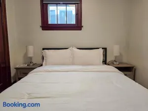 Image of Cute 2 Bedroom Apartment 7 minutes from the falls!