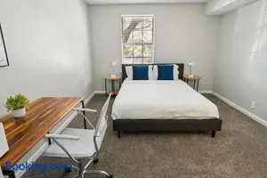 Image of Brentwood A2 I Cozy & Comfy I 2bd I Free Parking