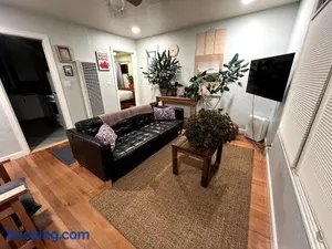 Image of 1 Bedroom Unit Walking Distance to Old Town