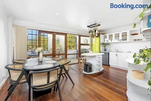 Image of 5 North Freo 2BR Supercool Pad & Parking