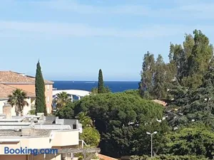 Image of Studio avec Piscine, Parking et Terrasse à Sainte-Maxime - FR-1-226-420