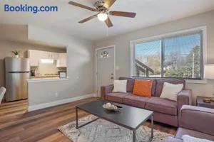 Image of Downtown Med District: Stylish & Modern 2BD, 1BA Capital City Escape!