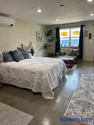 Image of Tmae's Bed & Rest