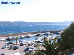Image of Appartement 3 pièces avec terrasse, clim, wifi, garage en centre-ville à Sainte-Maxime - FR-1-780-57
