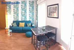 Image of Studio Royal by Beds4Wanderlust - Place du marché avec parking privé