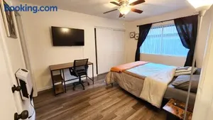 Image of Centrally Located, 4x Queen, 300 MBPS Internet with Backyard!