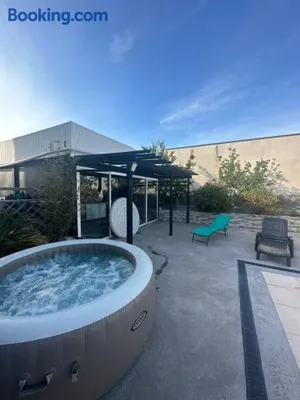 Image of Superbe appartement avec piscine et spa privatif