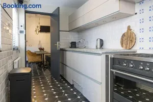 Image of Petite Room with WiFi, AC, and Shared Kitchen