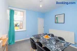 Image of Fantastic 3 Bedroom House *Free Parking*