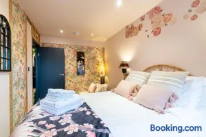 Image of The Emerald Suite by Margate Suites