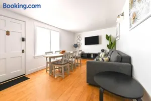 Image of Front House 3 bedroom flat nice street, walk to BART, shops