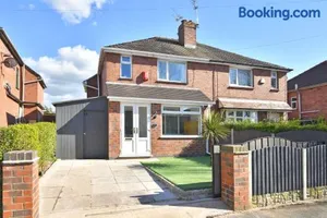 Image of Orion House - sleeps 6, driveway, garden