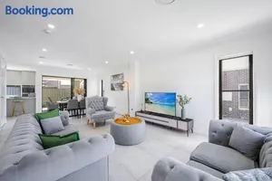 Image of Modern 4BD Family Retreat Near Leppington