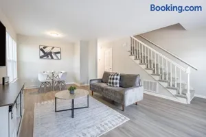 Image of Stunning SouthPark/Cotswold Home