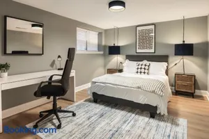 Image of Drexel Apartments, Downtown Hyde Park