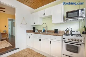 Image of Steps to Beach & Downtown! Cozy Beach Bungalow #4
