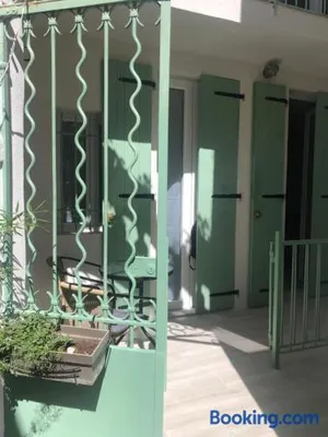 Image of Vieil Antibes, ravissant 2p avec petite terrasse