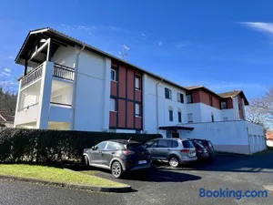 Image of Joli T2 bis lumineux, calme avec terrasse, 1 chambre, accès internet à Cambo-les-Bains - FR-1-495-56