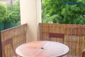 Image of Appartement contemporain à Saint-Cyr-sur-Mer avec balcon.