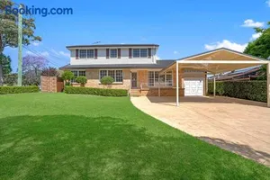 Image of Sunny 5BR House with Private Pool in Carlingford