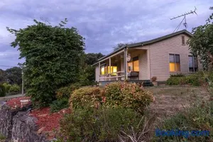 Image of Cosy Candlewick Cottage - A Mount Beauty Delight