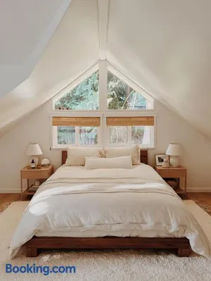 Image of New Alderwood Cabin Bothell 2 Beds 1 Bath