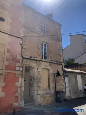 Image of Le Bjorn - T1 chaleureux refait à neuf - Centre
