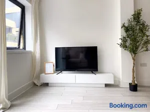 Image of Bright and Beautiful 2BDR Central London Flat