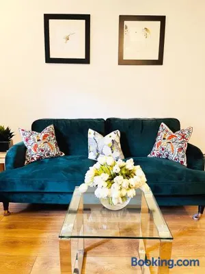 Image of 2-Bed Apartment Near ExCeL - Free Parking & WiFi - Ideal for Families, Business & Leisure