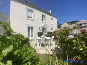 Image of Appartement avec jardin proche plage et port, 2 chambres, parking privé, équipements complets - FR-1-481-56