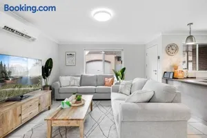 Image of Stones throw to Grammar, Queens Park & CDB!