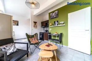 Image of Stay Cosy Lille I Tourcoing - Appartement - Hypercentre - Parking securise - Wifi - Netflix - Cuisine