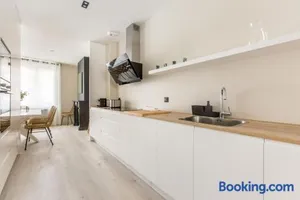 Image of Appartement spacieux et moderne 4 chambres à 5mn à pieds République