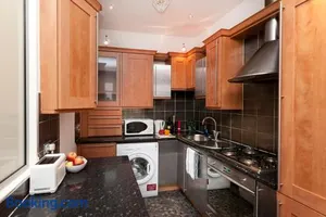 Image of Lace Market Apartments - City Centre - 4 Beds Apartment with 2 Bathrooms and full Kitchen in George Street - close to Victoria Centre Shopping Centre and the Mercure Hotel - Outdoor Parking for Cars or Vans at five pounds a day