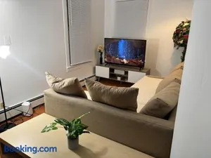 Image of 3 bed unit Retreat near Ann Arbor King Bed