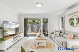 Image of Contemporary Chic on CBD Fringe!