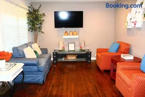Image of Cozy, Relaxing 4-Bedroom House in Forest Park