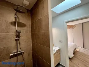 Image of Villa Gaïa - 2 suites lits King size et salles de bain privatives - parking privé - 10 minutes Eurexpo - Aéroport - Groupama Stadium