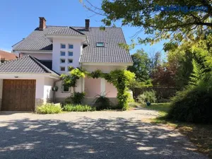 Image of La Maison de la Douce Heure, 4 appartements climatisés avec jardin au centre ville proche des Thermes