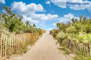 Image of Le Murmure pieds dans l'eau