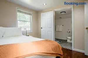 Image of *2bdr Victorian Home away from Home - *Central Loc