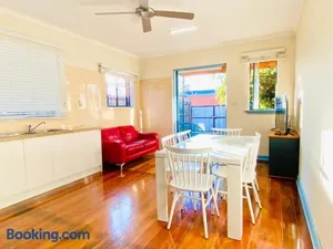 Image of Bay Rd Kids & Pet Friendly Free Parking