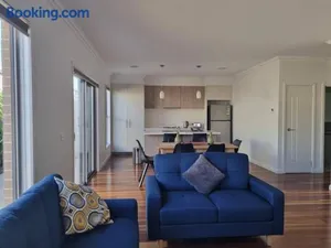 Image of 2 bedroom house Central Nagambie sleeps 5