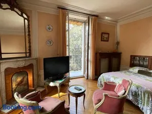 Image of Studio spacieux avec balcon, centre-ville d'Aix-les-Bains, proche Thermes, digicode, Wi-Fi - FR-1-555-87