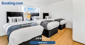 Image of Bordesley - 3 Bedroom, Sleeps 7, Wi-Fi , Parking - JRR Stays