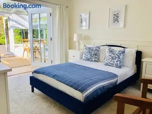 Image of Secluded Spacious Garden Suite