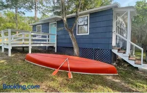 Image of Relaxed Lake Front Cottage 2 Bedrooms Sleeps 6 Pet Friendly