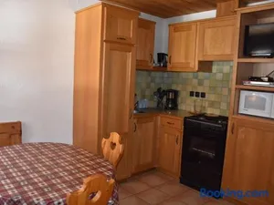 Image of Appartement en Chalet - Terrasse, Proche Pistes, Centre et Téléphérique, Animaux Admis - FR-1-464-215